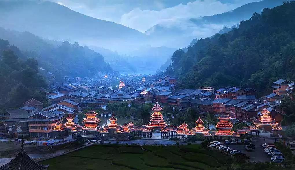 贵州，嘉宾云集，观众热情如火